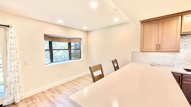 Building Photo - Beautifully Updated & Remodeled Townhome on the Pala Mesa Golf Course in Fallbrook!