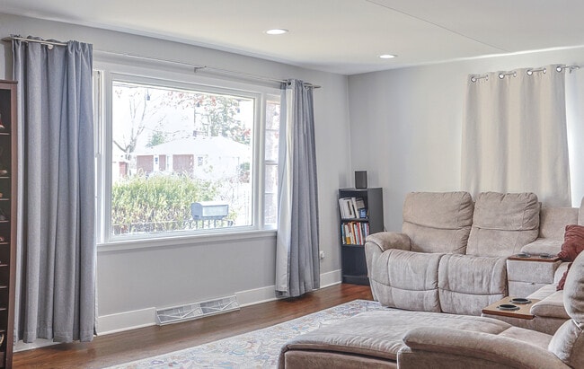 Building Photo - 227 N Butterfield Rd