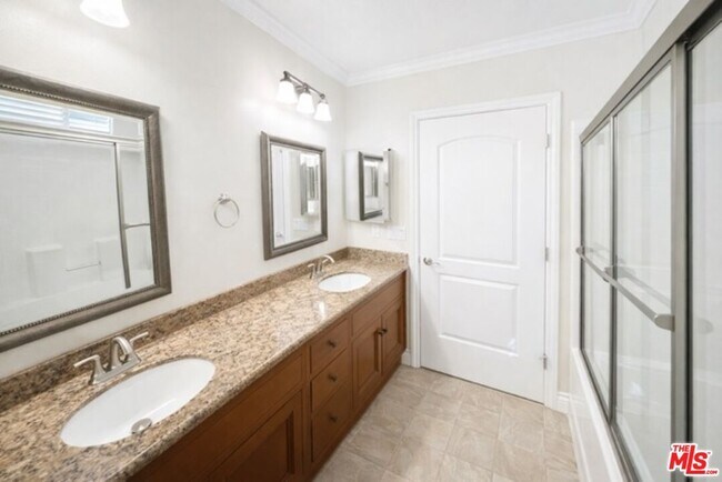 Building Photo - 1101 East Ave