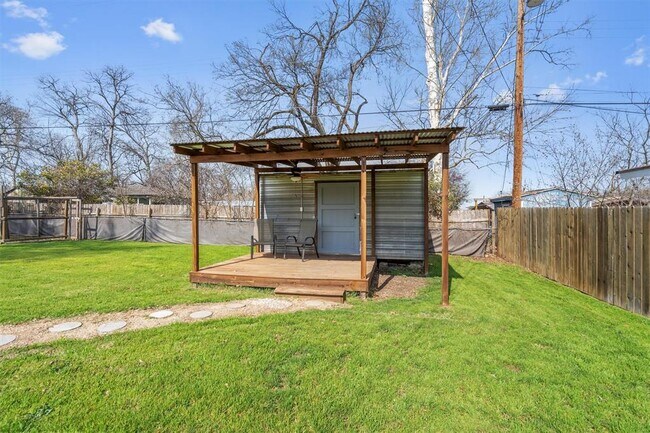 Building Photo - 808 Salem Ln
