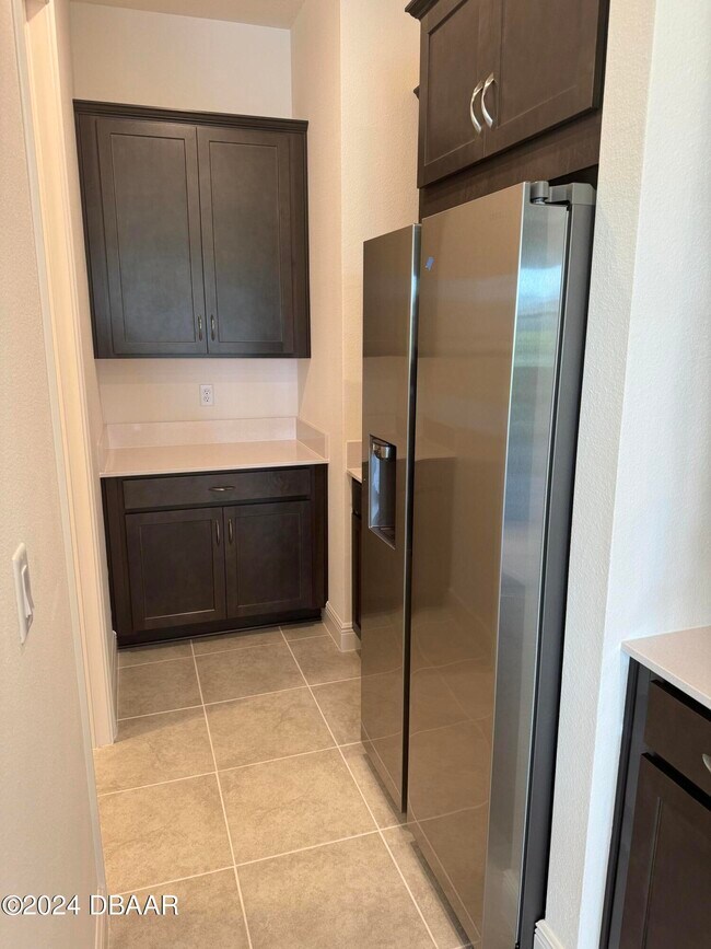 Building Photo - 2005 Divot Dr