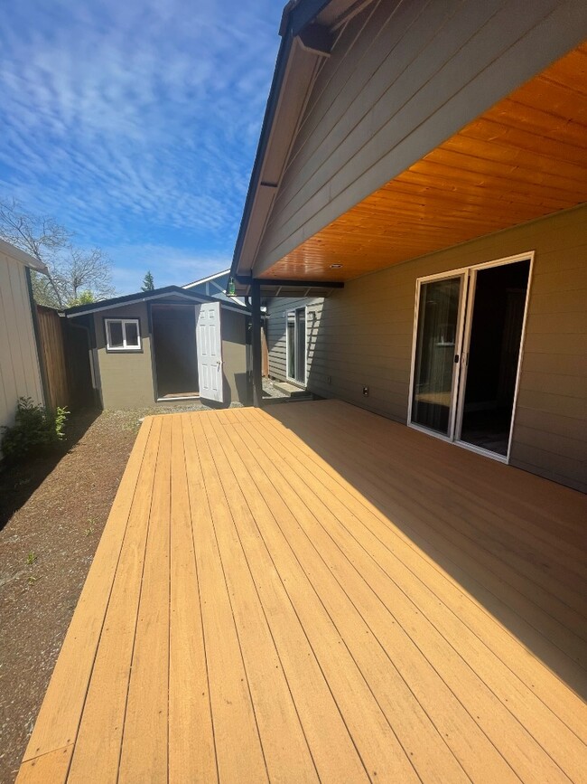 Building Photo - Cute 3 bedroom, 1 bath home located in The Meadows!
