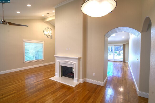 Building Photo - 135 St Patricks Dr
