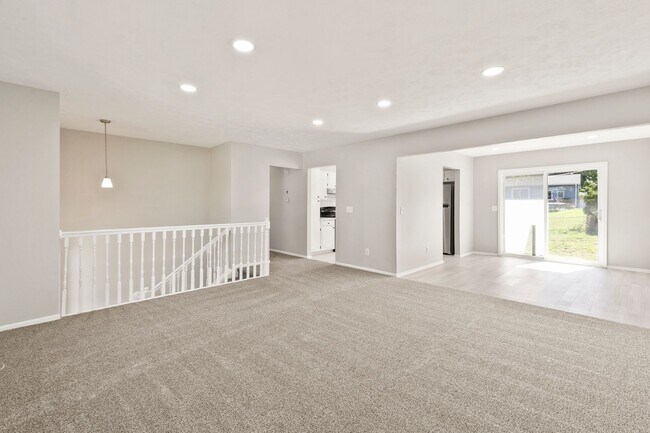 Building Photo - Stylish 3-Bed, 2-Bath Renovated Home with Granite Counters, 2-Car Garage & Large Fenced Yard in O...