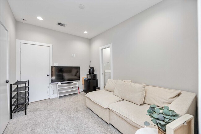 Building Photo - 2611 Huntington Creek Ln