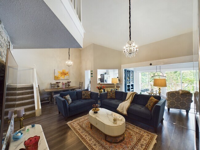 Building Photo - 9400 Doliver Dr