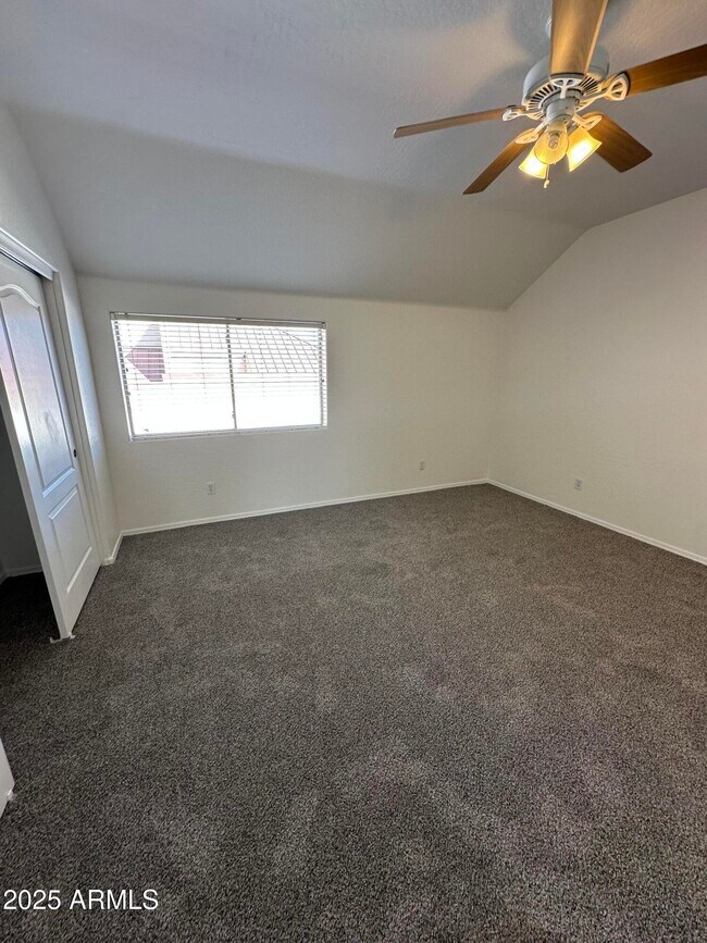 Building Photo - 1015 S Val Vista Dr