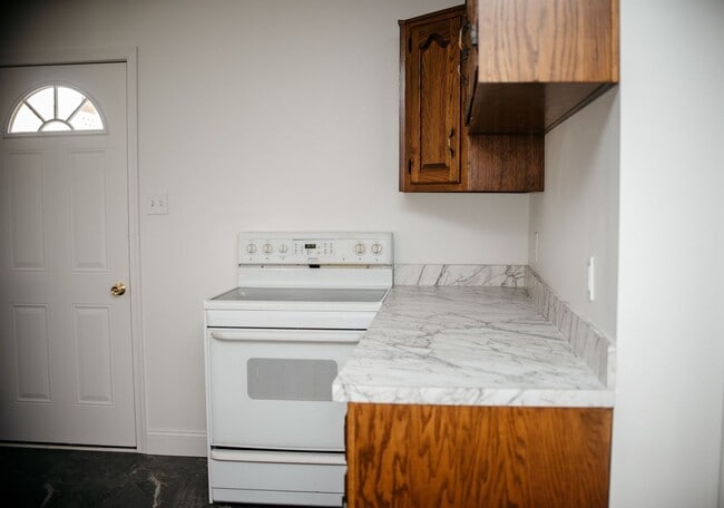 Building Photo - 352 S Catherine St