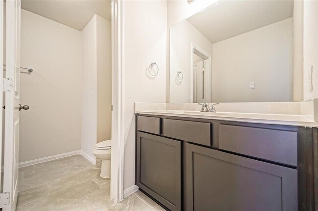 Building Photo - 2710 Bayrose Dr
