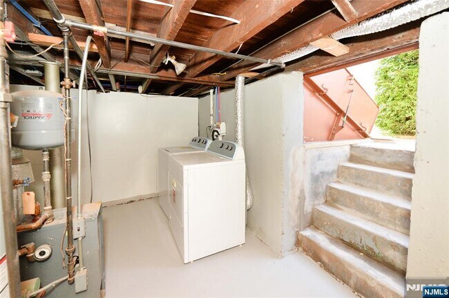 Building Photo - 244 Van Winkle Ave