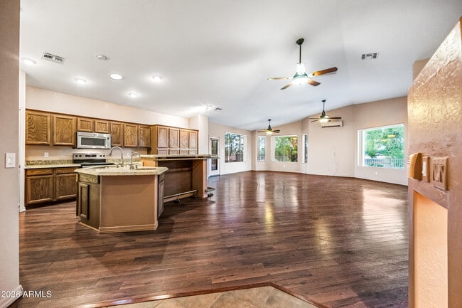 Building Photo - 6620 Front Nine Dr