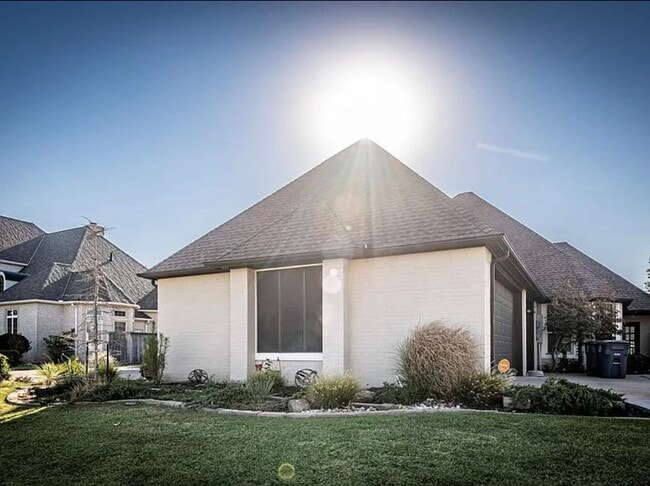 Building Photo - 7623 Wyatt Lake Drive