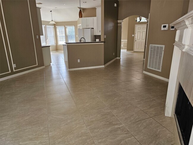 Building Photo - 27182 Kings Manor Dr S