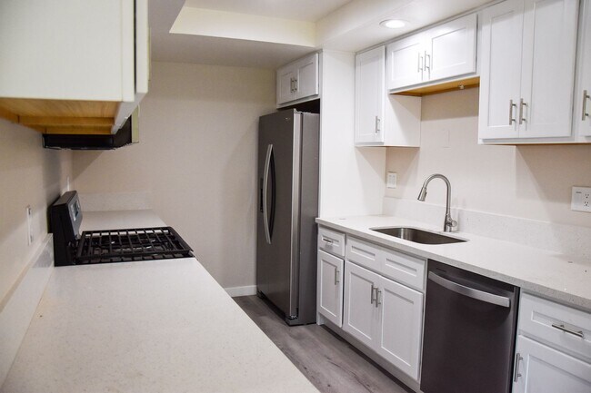 Building Photo - Olive (815) North