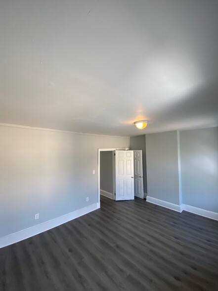 Building Photo - 4551 Mulberry St