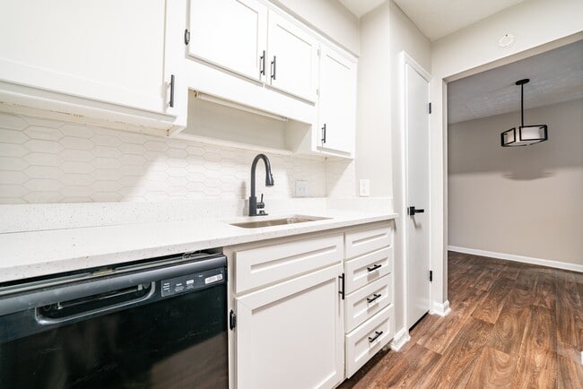 Building Photo - Mountain Place Apartments