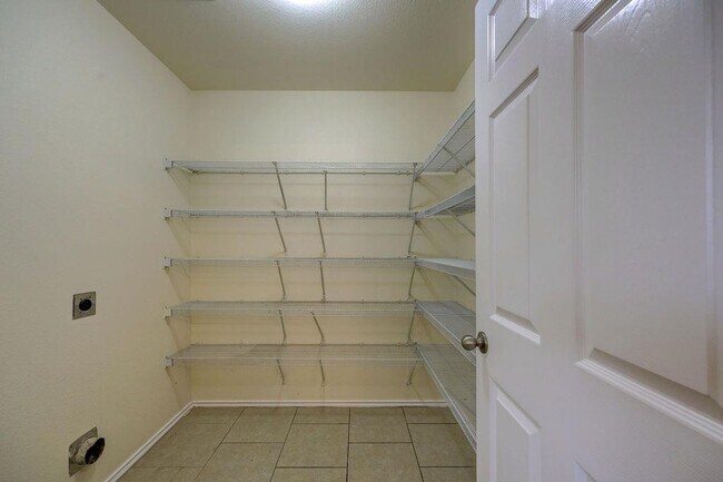 Building Photo - 129 Dove Song Dr