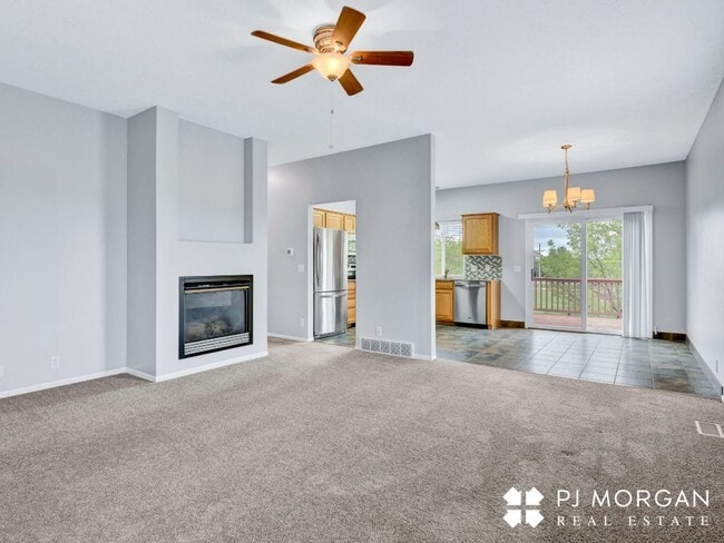 Building Photo - Charming 3 bedroom, 2 bathroom Duplex with 2 Car Garage - COMING SOON