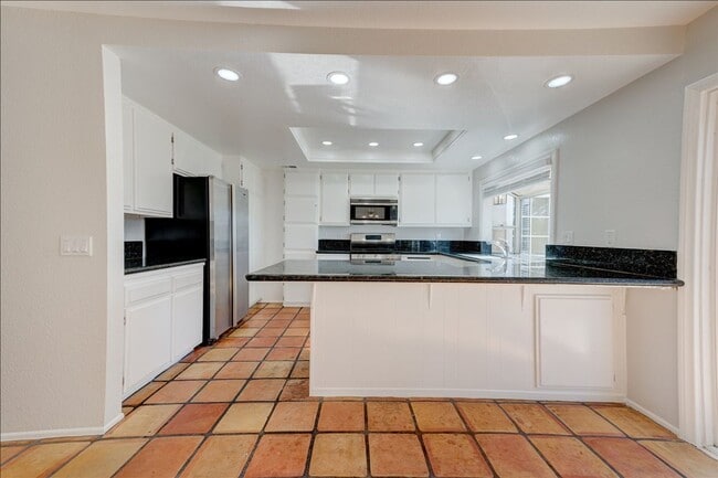 Building Photo - 407 Village Center Dr