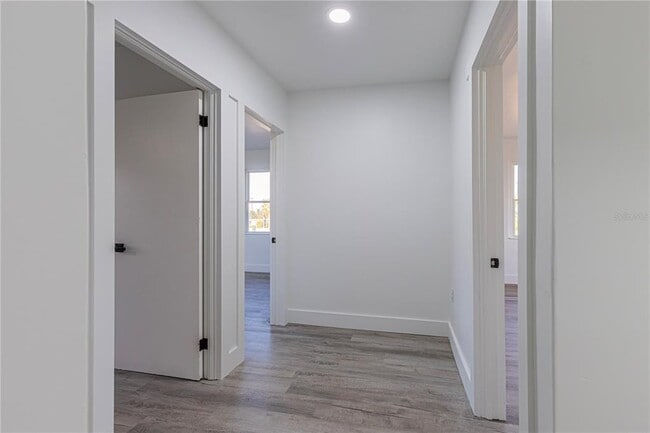 Building Photo - 2061 S Peninsula Dr