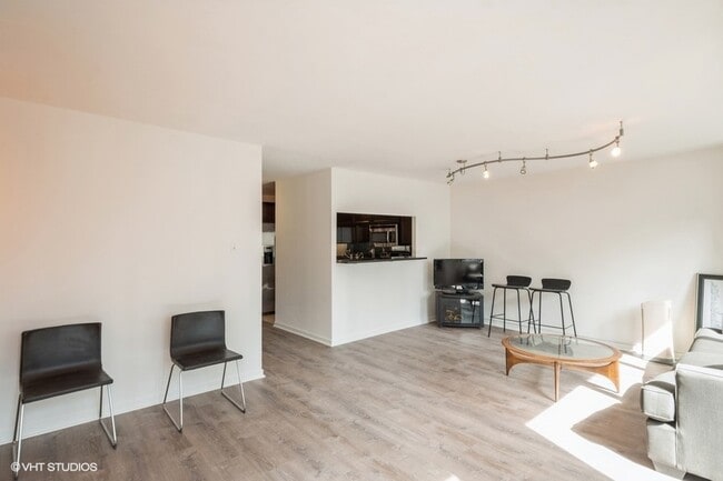 Building Photo - 211 E Ohio St