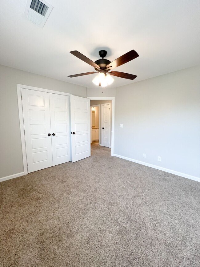 Building Photo - Must See-Stunning 5-Bedroom Home in 37043!!