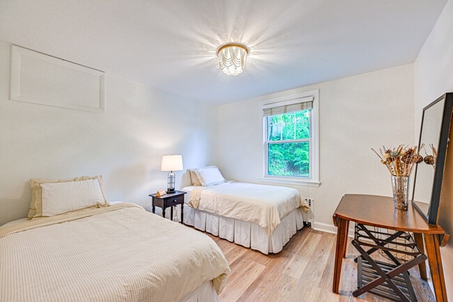 Building Photo - 518 Cortlandt Ave