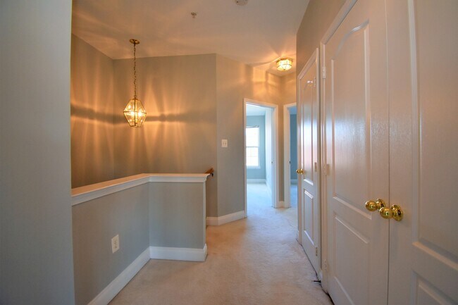 Building Photo - Fantastic 3 Bedroom 2.5 Bathroom Townhouse in KING FARM!