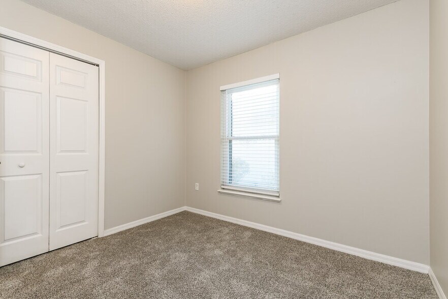 Building Photo - 7651 Harbor Lake Dr