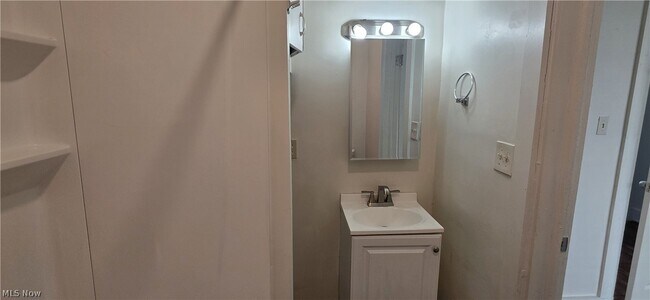 Building Photo - 1235 Bellows St