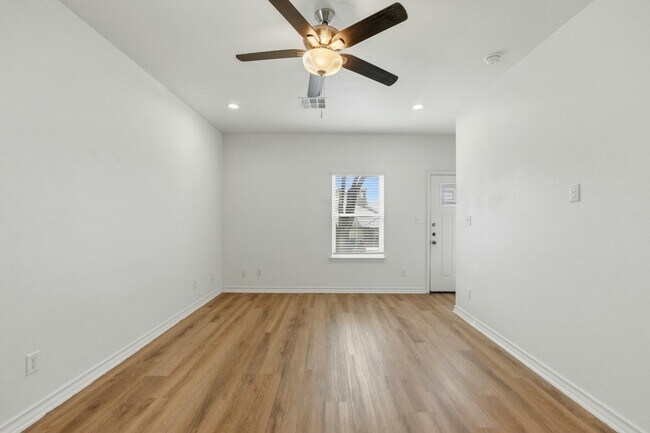 Building Photo - 707 Runnels Ave