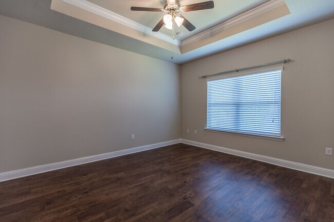 Building Photo - Move-In Ready Fairhope Home with Modern Fe...