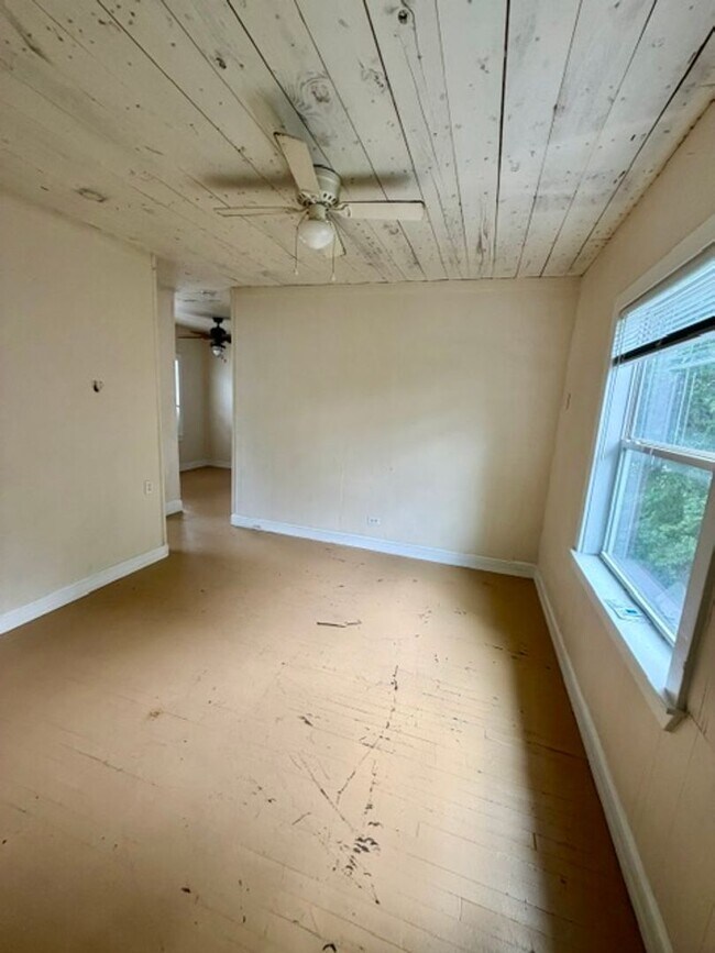 Building Photo - 606 N 16th St