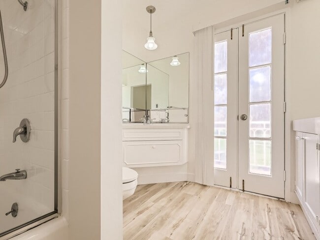 Building Photo - Beautiful Las Vegas Country Club townhome