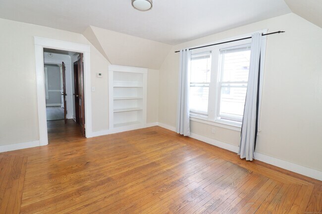 Building Photo - 253 Willow St