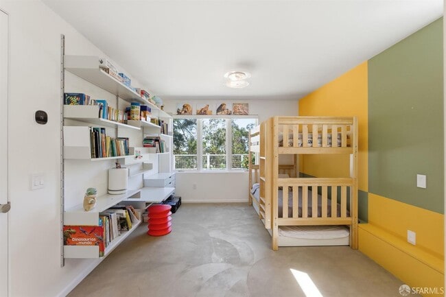 Building Photo - 74 Midcrest Way