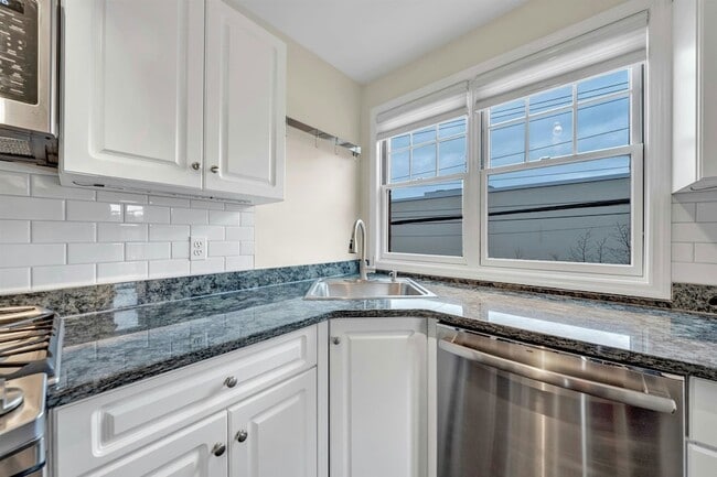 Building Photo - 350 7th St