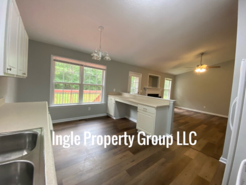 Building Photo - 375 Sommerset Dr