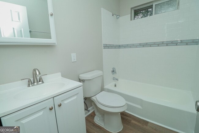 Building Photo - 3323 Victory Ct E