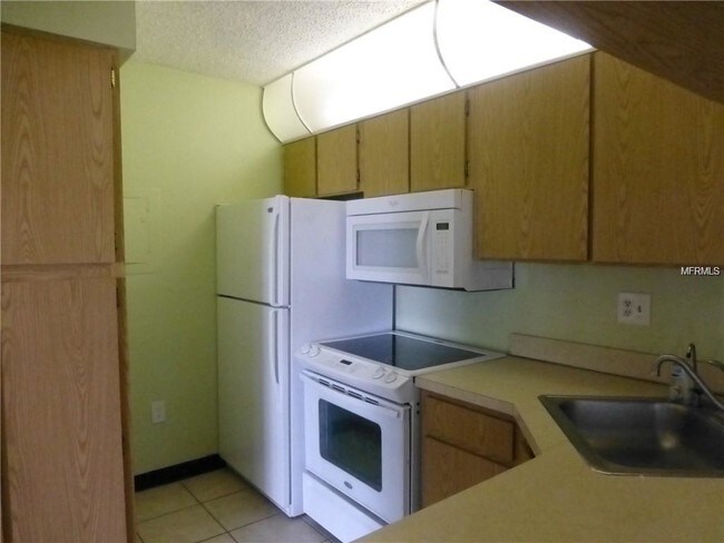 Building Photo - 1182 Pine Ridge Cir W