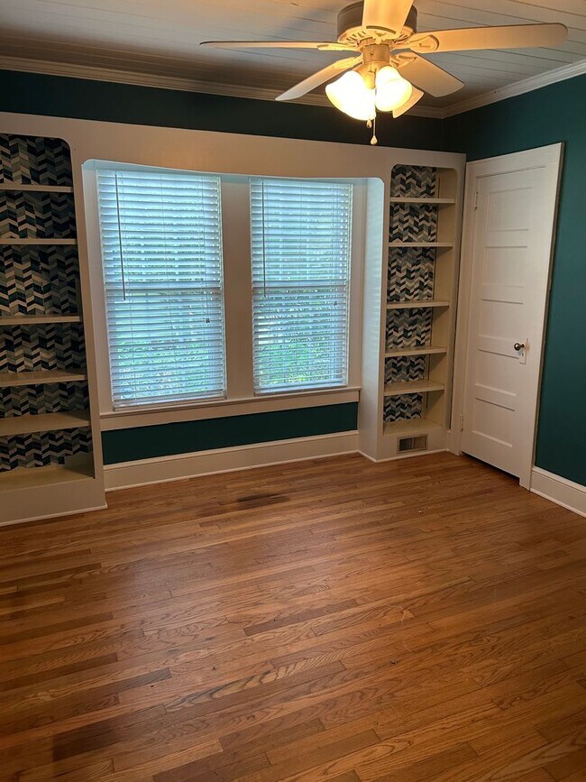 Building Photo - CHARMER LOCATED IN THE HEART OF DOWNTOWN CONWAY