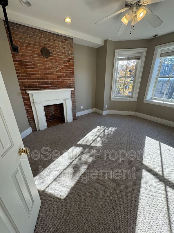 Building Photo - 1339 W North Ave
