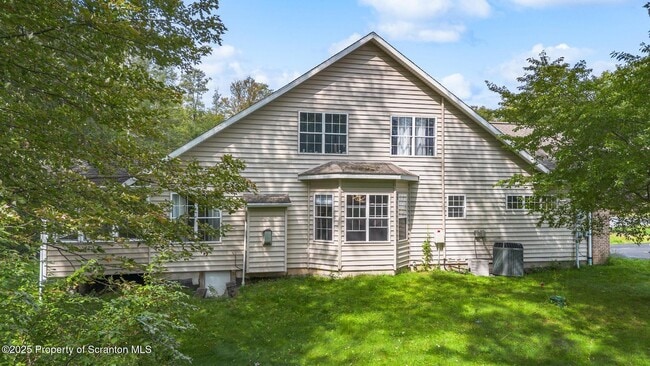 Building Photo - 32 Pine Tree Dr