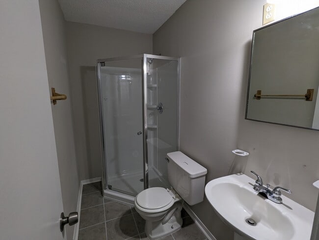 Building Photo - 668 Orchard Dr