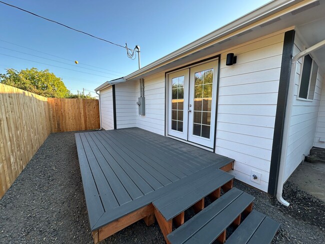 Building Photo - Very Nice Completely Remodeled 2 Bedroom 1...