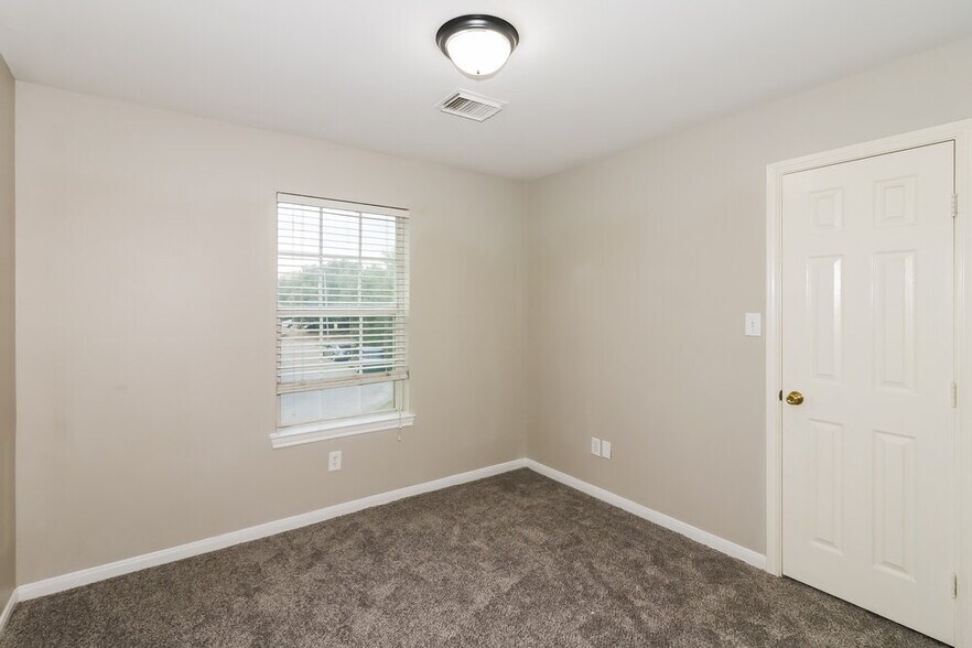 Building Photo - 4966 N Cancun Dr