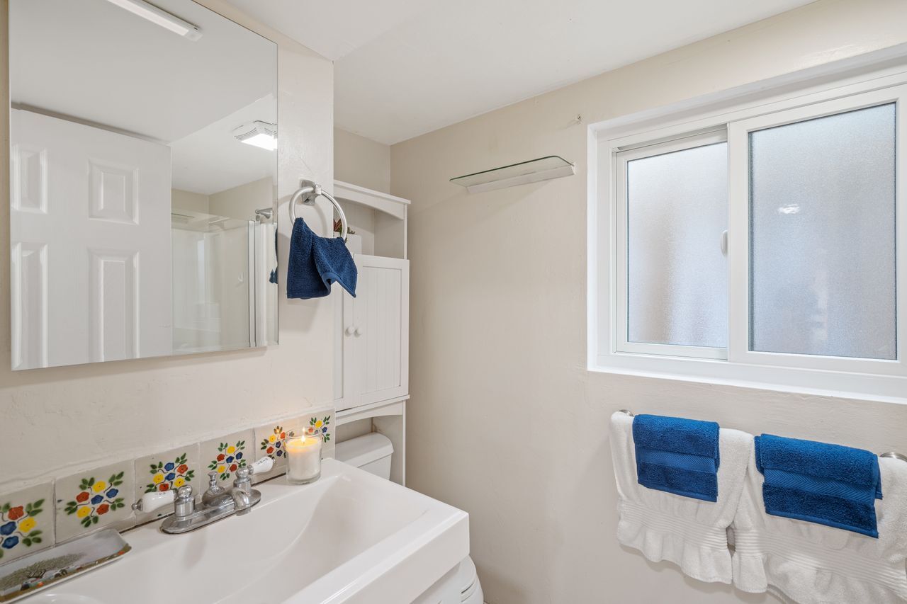 Building Photo - 832 Cypress Ave