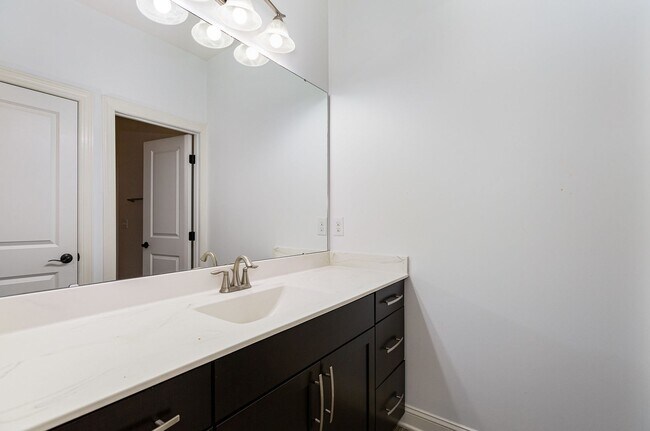 Building Photo - Stunning 5-Bedroom, 5-Bathroom Home with Chef's Kitchen and Luxurious Features
