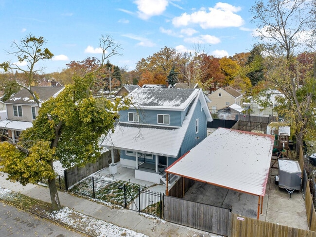 Building Photo - 2009 Sharon St