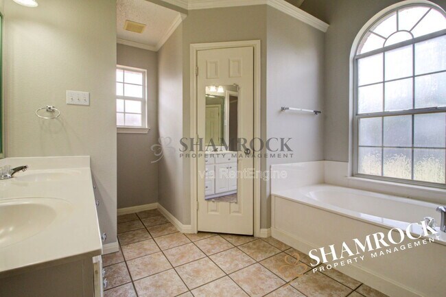 Building Photo - 3005 Comanche Trail